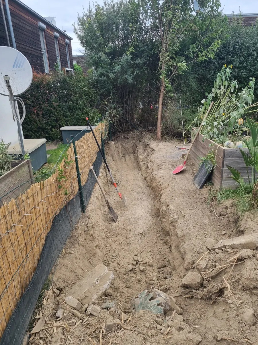 Vorbereiteter Gartenbereich nach Bambusarbeiten